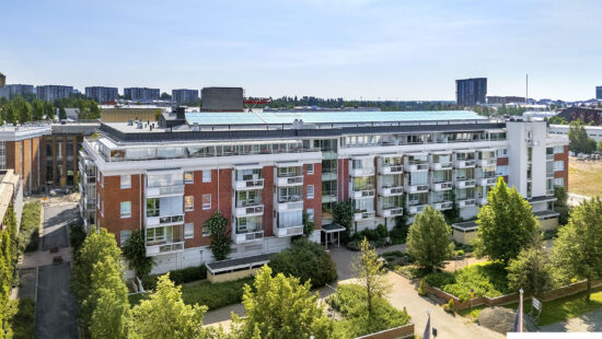 3h+k+s+lasitettu parveke Kasarmintie 8 B 45, 90100 Oulu