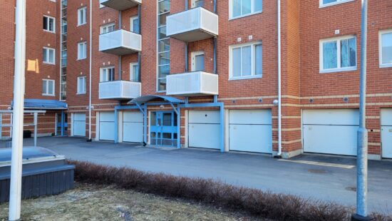 Autotalli Kansankatu 51 AT 5, 90100 Oulu